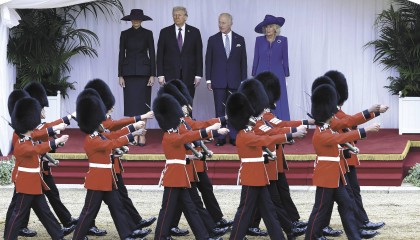 隆重仪式难掩分歧！王室招待特朗普，英美“各怀心事”