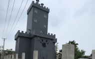 河南一村民房屋酷似灰太狼城堡走红，当地回应：房主看《喜羊羊与灰太狼》长大，从小就梦想住在这样的城堡里，亲自花二十余万元设计