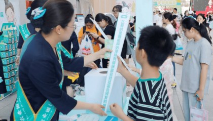 农行济南分行“金融知识万里行”走进弘阳广场