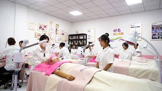 2025年女孩子一般学什么专业？