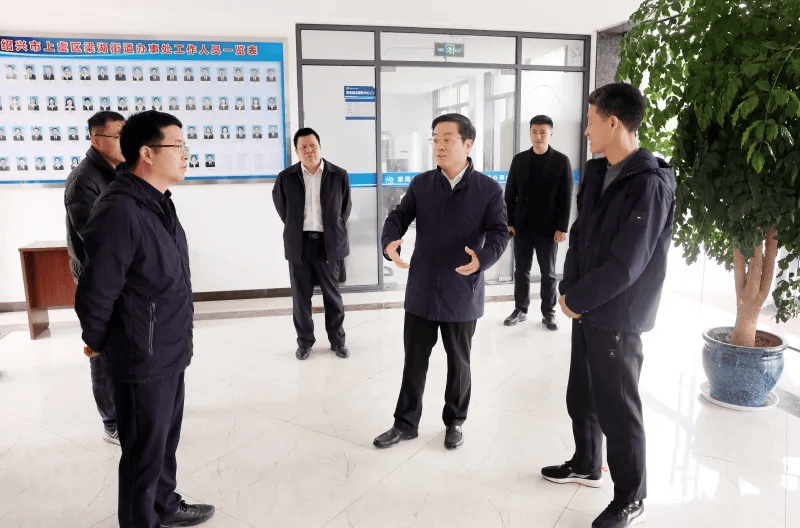 绍兴市委书记在街道办逐层检查：有的办公室门开着但无人