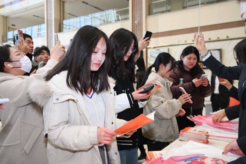 哈尔滨银行：金融护航开学季 反诈知识进校园