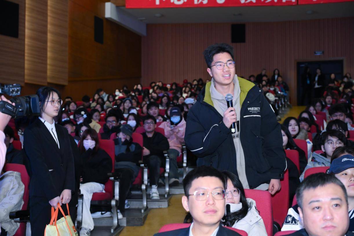 哈尔滨银行：金融护航开学季 反诈知识进校园