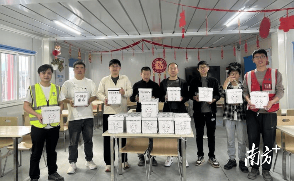 在工地包汤圆，东莞南城商贸金融大厦项目闹元宵