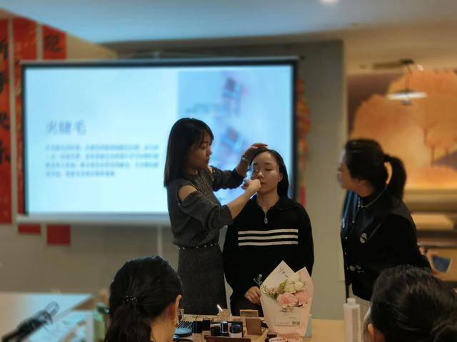 金融玫瑰绽芳华，巾帼力量谱新篇————山西金融租赁有限公司“三八”主题活动侧记