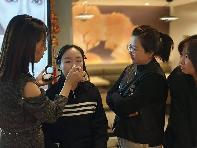 金融玫瑰绽芳华，巾帼力量谱新篇————山西金融租赁有限公司“三八”主题活动侧记