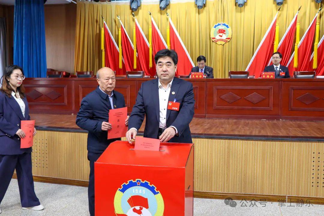 县政协十届五次会议举行第四次全体会议