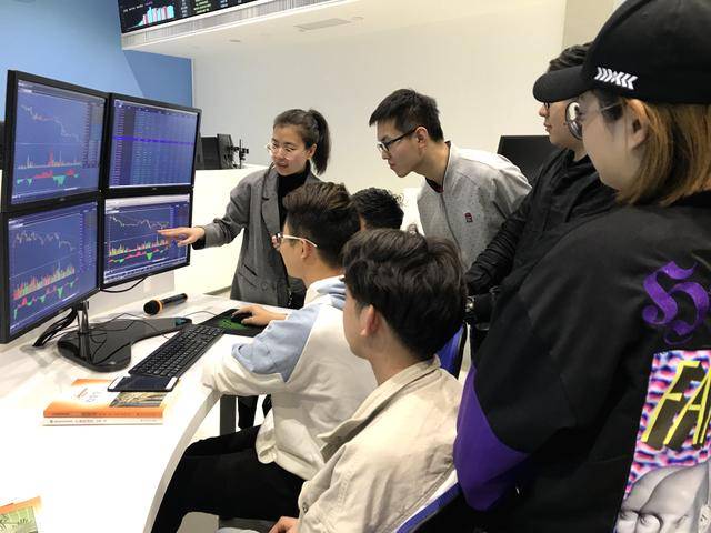 欢迎报考西安培华学院会计与金融学院
