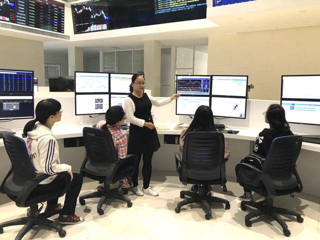 欢迎报考西安培华学院会计与金融学院