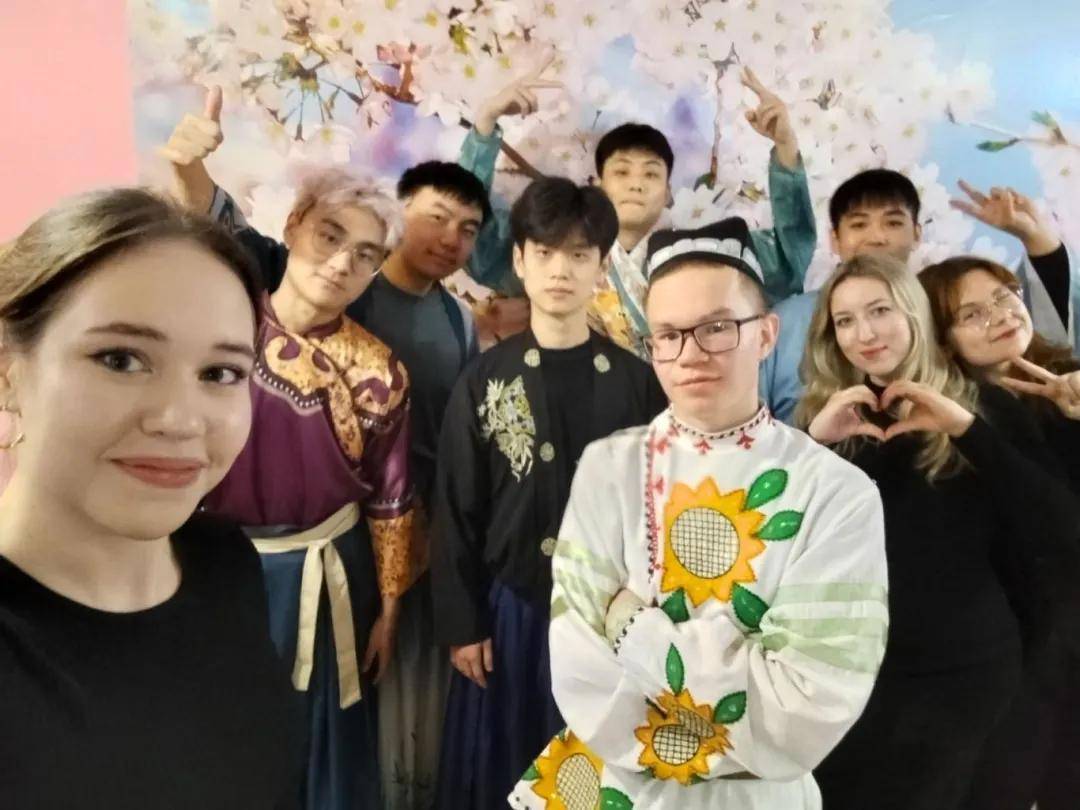 世界那么大，在哈尔滨金融学院就能看！这是你梦想的大学生活吗？