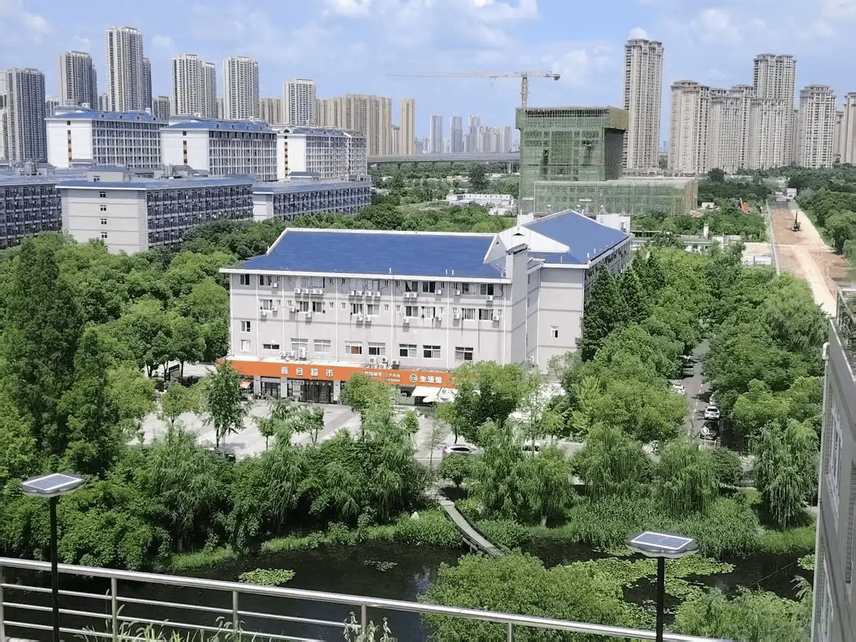 2025年武汉工商学院应用型人才培养特色班（自考本科助学班）官网是哪个？报到当天家长可以陪同吗？自驾车可以进校停放吗？