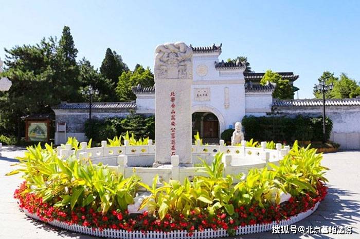 北京万安公墓的开业时间是什么时候？